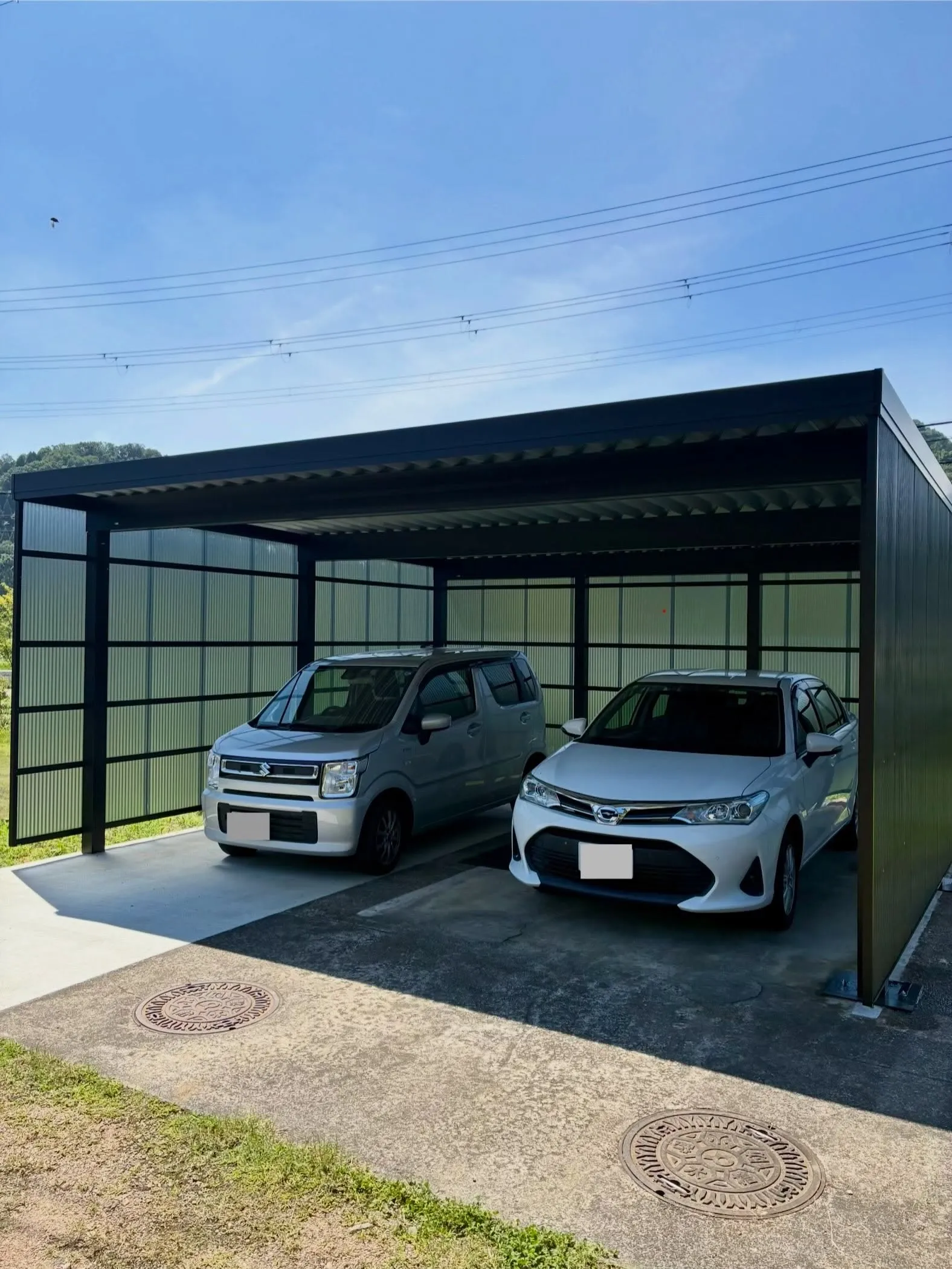 古い車庫を撤去して、使いやすくスタイリッシュな駐車スペースへ...